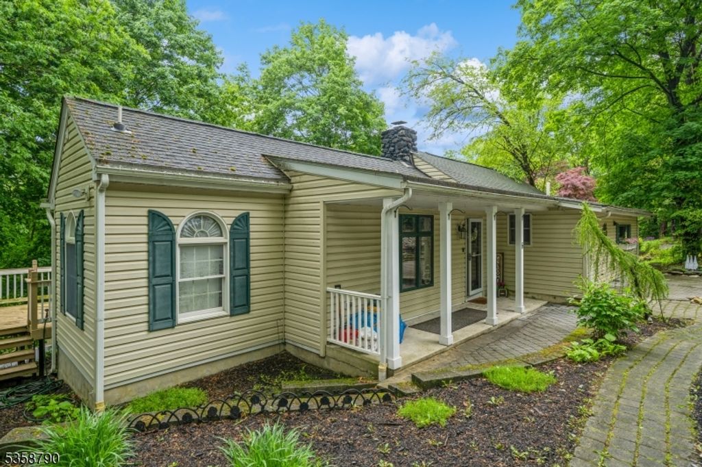 6 Pinecliff Rd, Andover Twp., NJ 07860