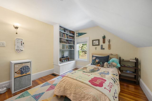 15 Isabella St, Stoneham, MA 02180