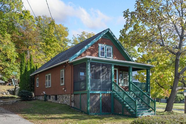 15 Isabella St, Stoneham, MA 02180