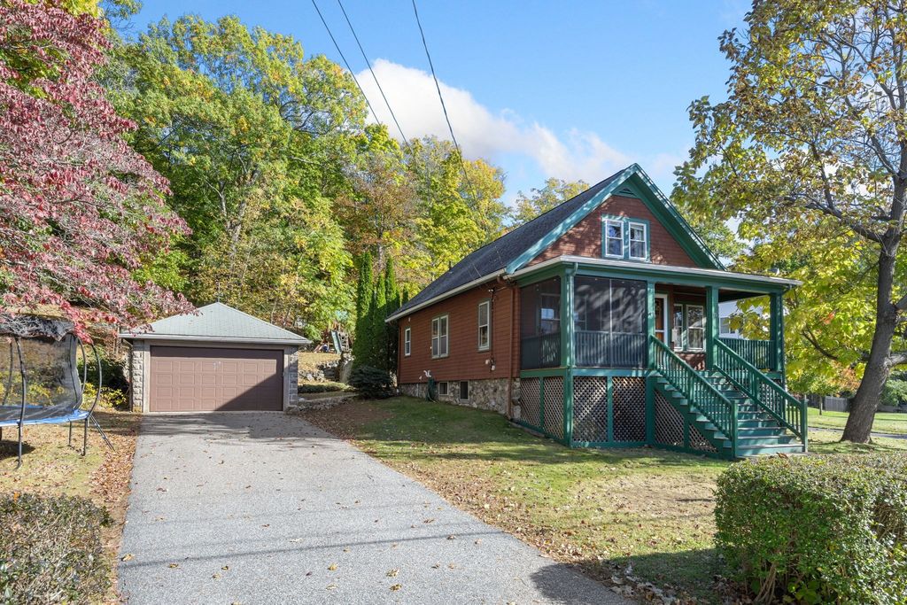15 Isabella St, Stoneham, MA 02180