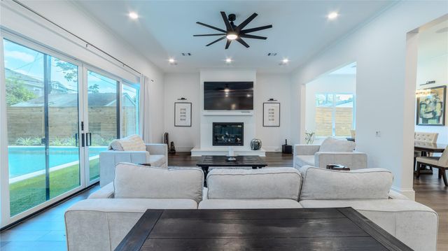 974 W 43rd Street, Houston, TX 77018