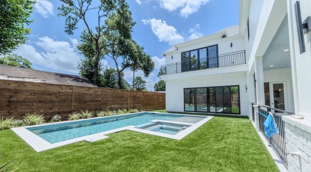 974 W 43rd Street, Houston, TX 77018