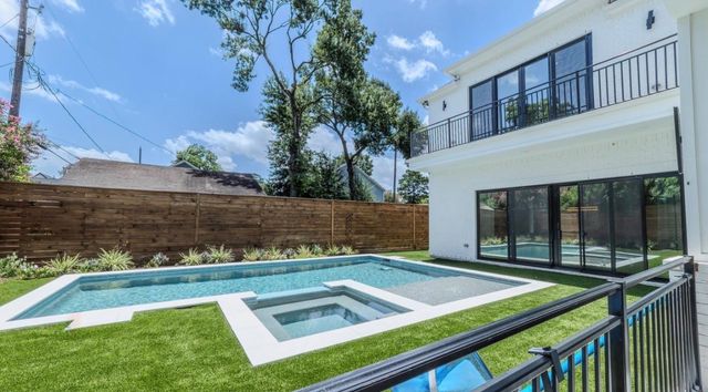 974 W 43rd Street, Houston, TX 77018