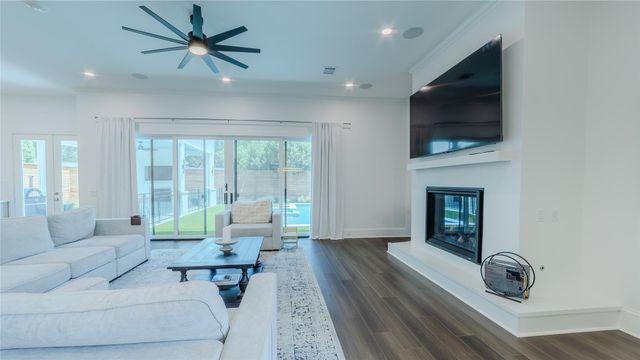 974 W 43rd Street, Houston, TX 77018