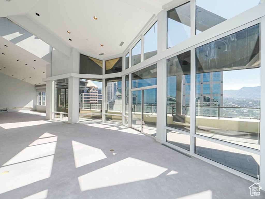 Image 5 of property listing at 44 W BROADWAY #2701, Salt Lake City, UT 84101