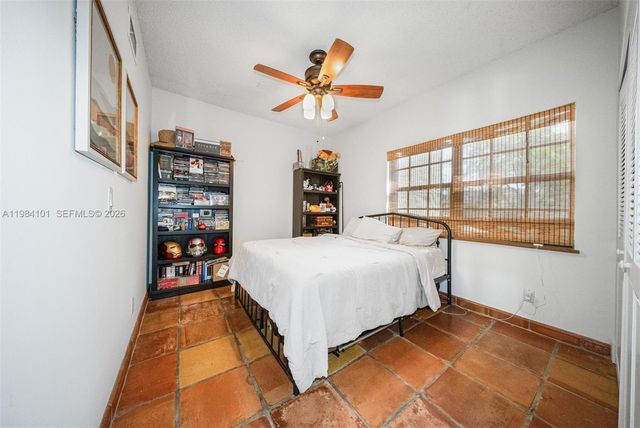 10141 Woodbury Ct, Pembroke Pines, FL 33026