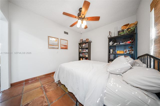 10141 Woodbury Ct, Pembroke Pines, FL 33026