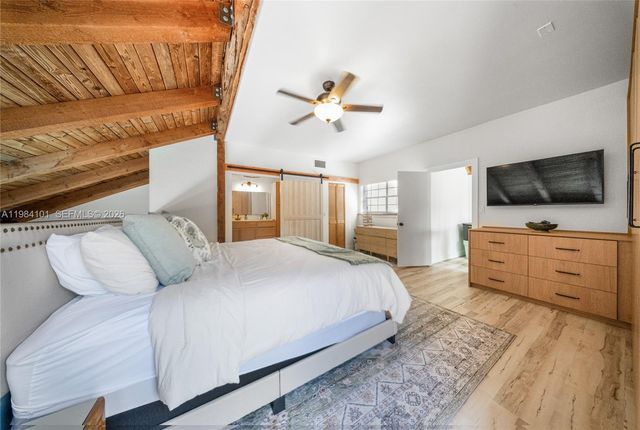 10141 Woodbury Ct, Pembroke Pines, FL 33026