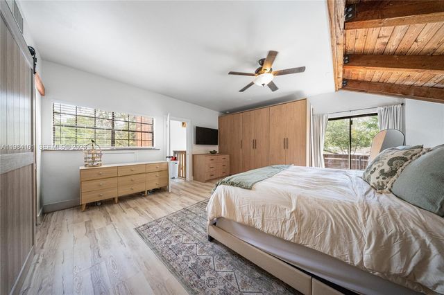 10141 Woodbury Ct, Pembroke Pines, FL 33026