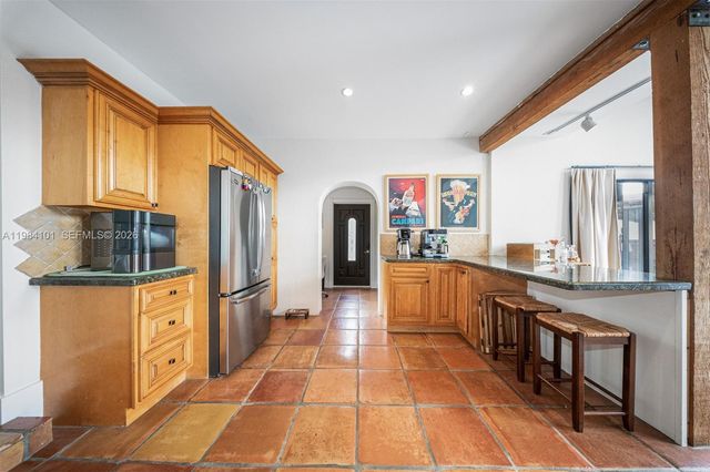 10141 Woodbury Ct, Pembroke Pines, FL 33026