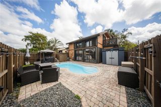 10141 Woodbury Ct, Pembroke Pines, FL 33026