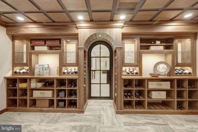 870 ALVERMAR RIDGE DR, Mclean, VA 22102