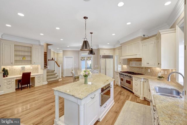 870 ALVERMAR RIDGE DR, Mclean, VA 22102