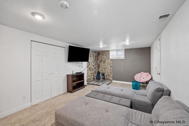 2001 E 22ND ST, Cheyenne, WY 82001