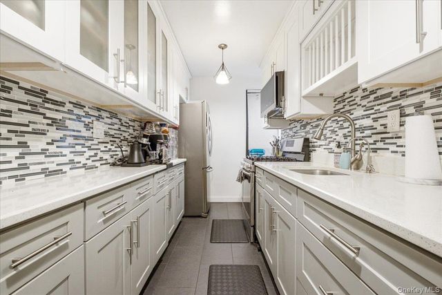 100-11 67th Road 103, Forest Hills, NY 11375