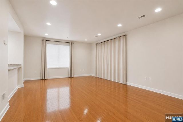 150 61st Street 2L, West New York, NJ 07093