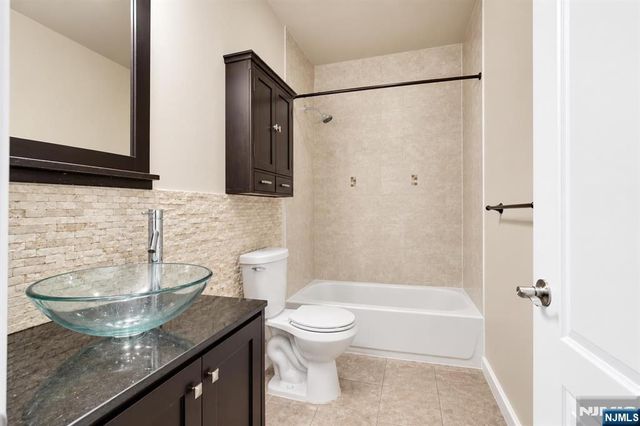 150 61st Street 2L, West New York, NJ 07093