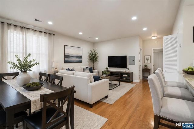 150 61st Street 2L, West New York, NJ 07093