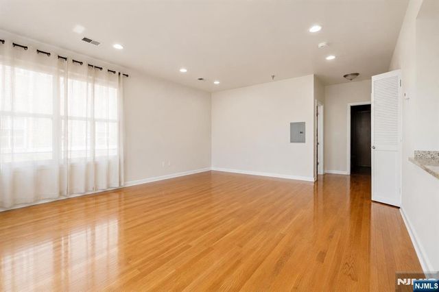 150 61st Street 2L, West New York, NJ 07093