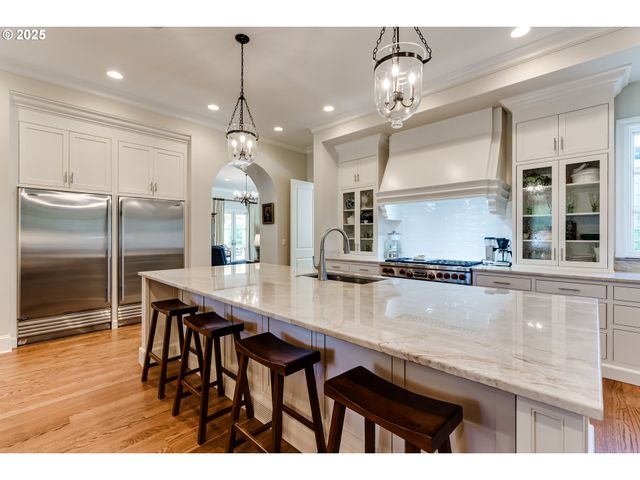 2628 EDGEWATER Dr, Eugene, OR 97401