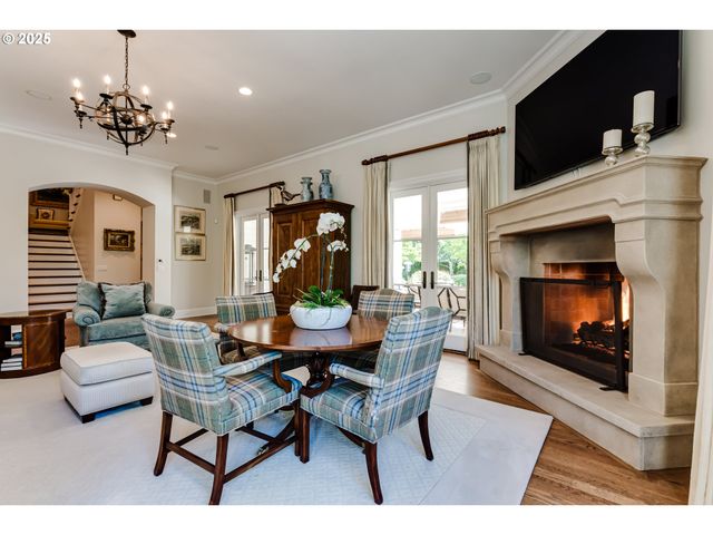 2628 EDGEWATER Dr, Eugene, OR 97401