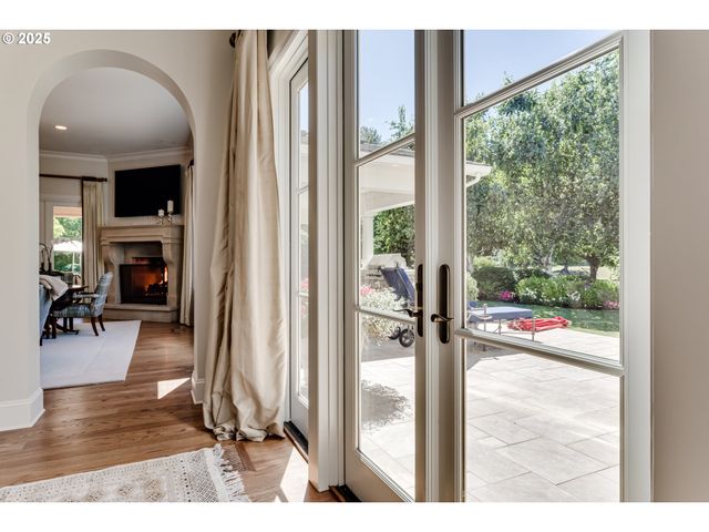 2628 EDGEWATER Dr, Eugene, OR 97401