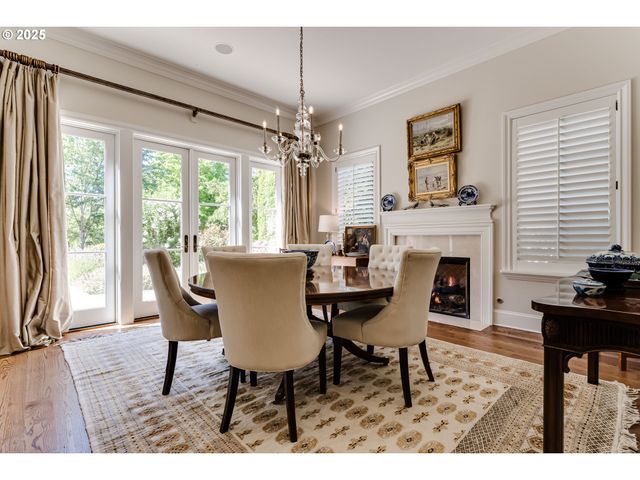 2628 EDGEWATER Dr, Eugene, OR 97401