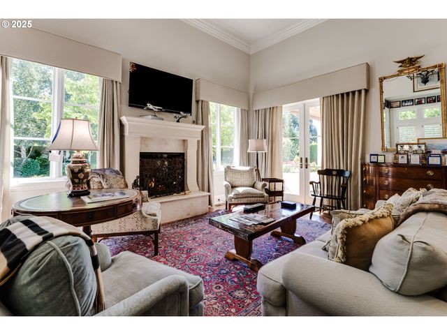 2628 EDGEWATER Dr, Eugene, OR 97401