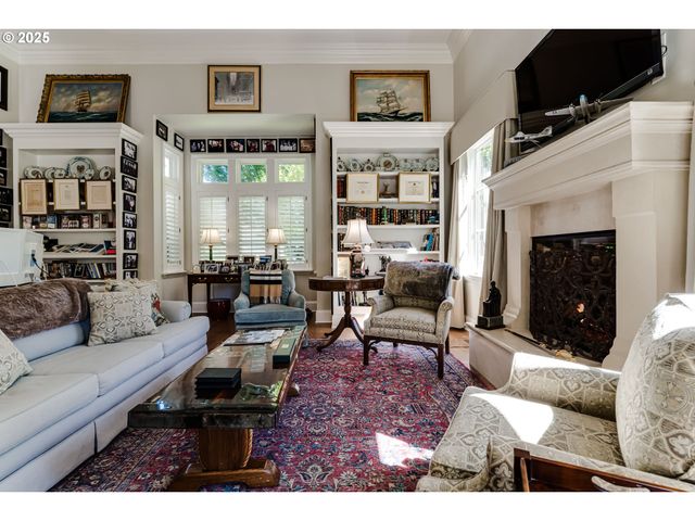 2628 EDGEWATER Dr, Eugene, OR 97401