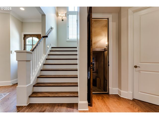 2628 EDGEWATER Dr, Eugene, OR 97401