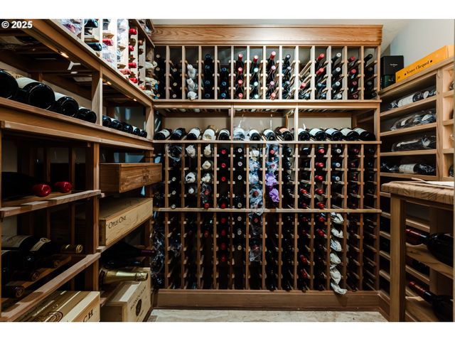 2628 EDGEWATER Dr, Eugene, OR 97401