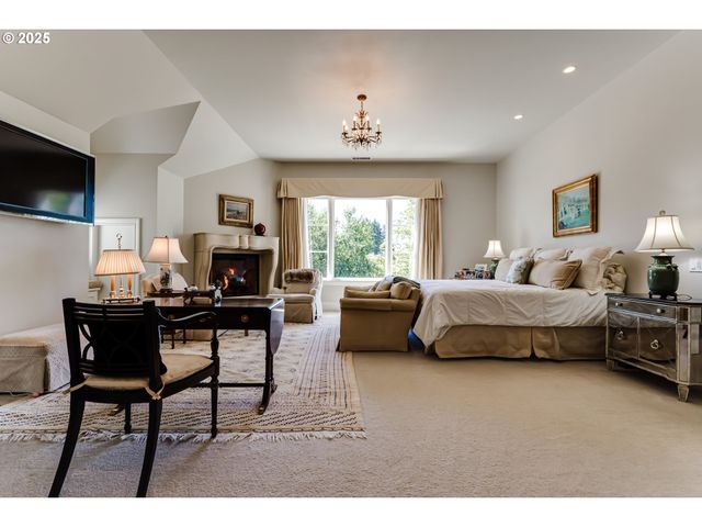 2628 EDGEWATER Dr, Eugene, OR 97401