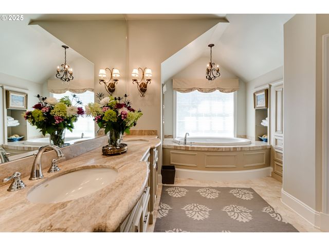 2628 EDGEWATER Dr, Eugene, OR 97401