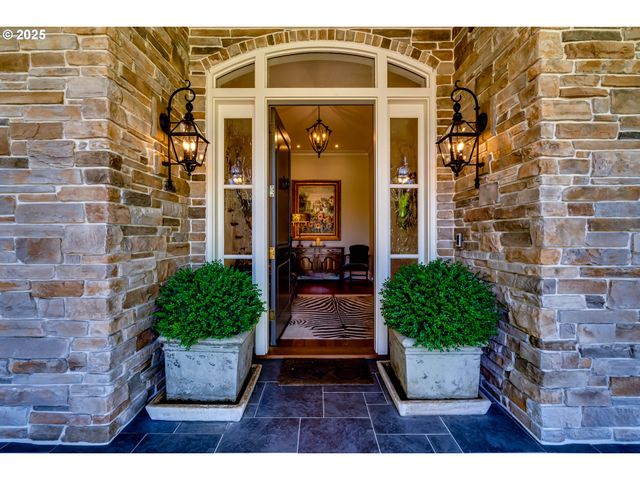 2628 EDGEWATER Dr, Eugene, OR 97401