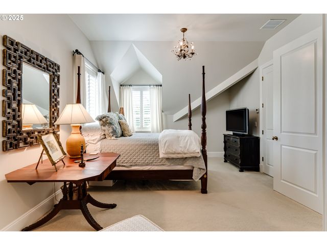 2628 EDGEWATER Dr, Eugene, OR 97401