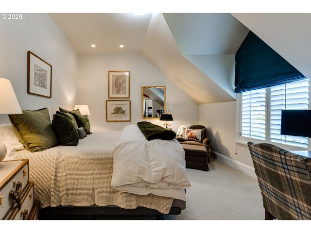 2628 EDGEWATER Dr, Eugene, OR 97401