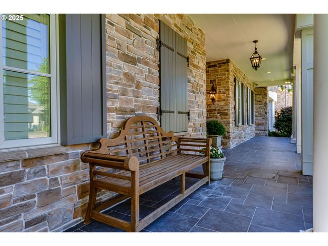 2628 EDGEWATER Dr, Eugene, OR 97401