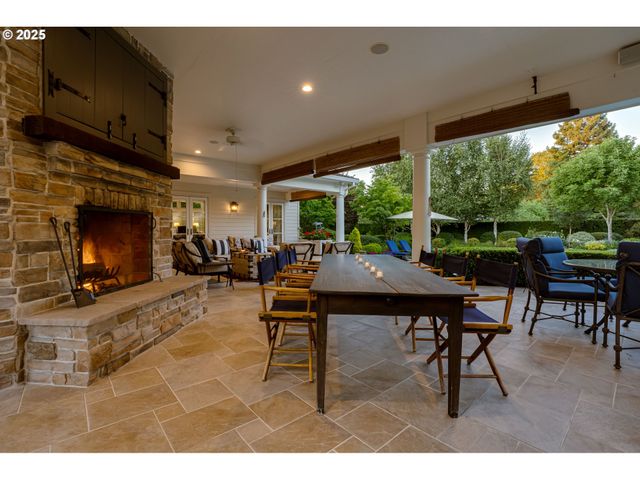 2628 EDGEWATER Dr, Eugene, OR 97401