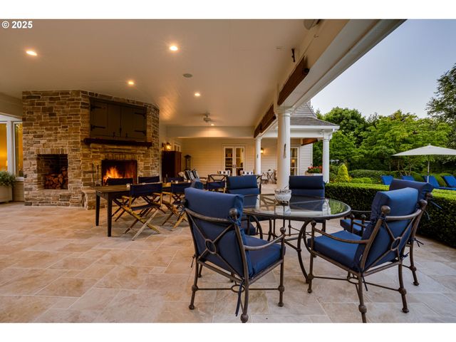 2628 EDGEWATER Dr, Eugene, OR 97401