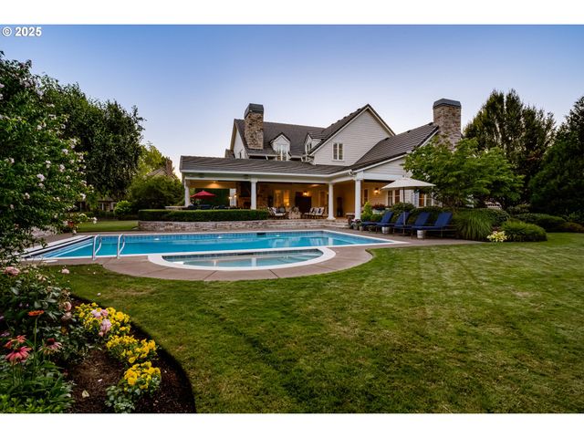 2628 EDGEWATER Dr, Eugene, OR 97401