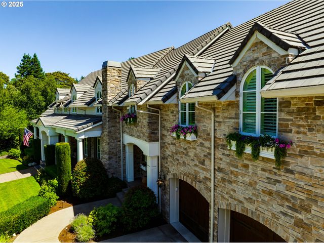 2628 EDGEWATER Dr, Eugene, OR 97401