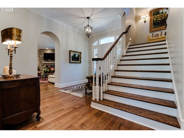 2628 EDGEWATER Dr, Eugene, OR 97401