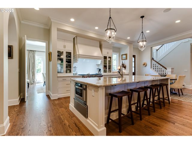 2628 EDGEWATER Dr, Eugene, OR 97401