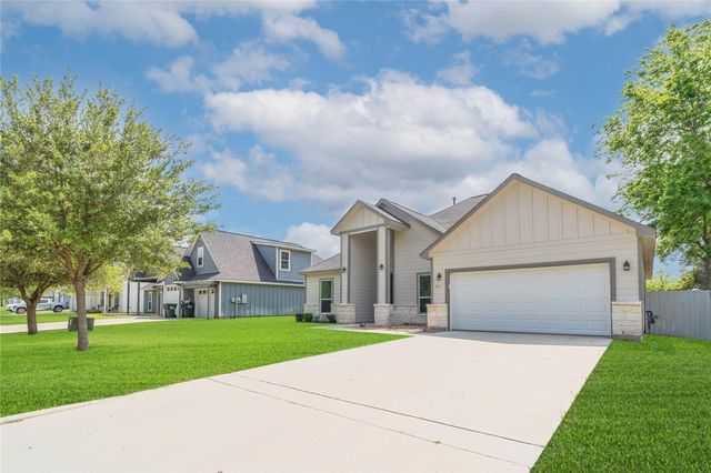 231 Mccormick Street, Columbus, TX 78934