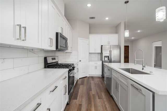 231 Mccormick Street, Columbus, TX 78934