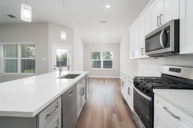 231 Mccormick Street, Columbus, TX 78934