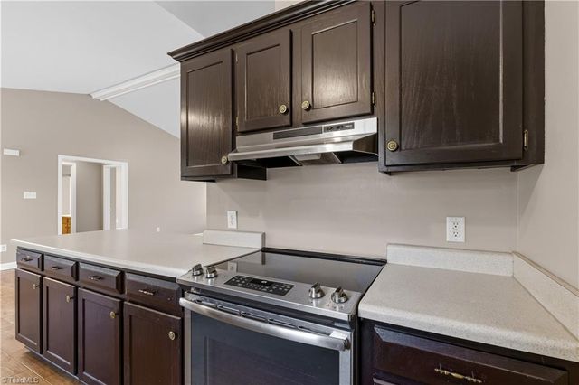 105 McCleskey Drive, Yadkinville, NC 27055