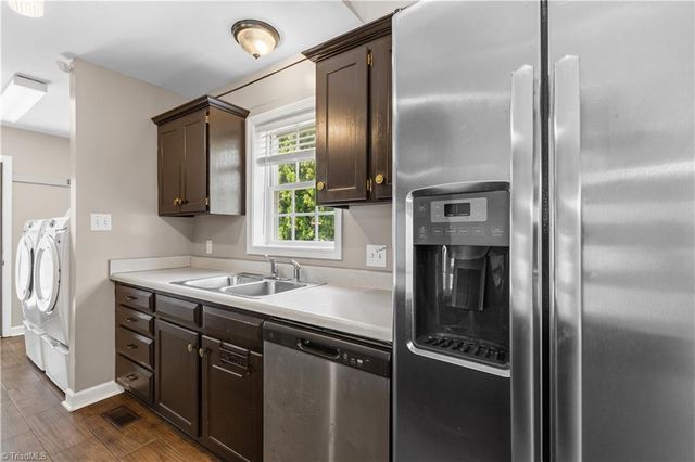 105 McCleskey Drive, Yadkinville, NC 27055