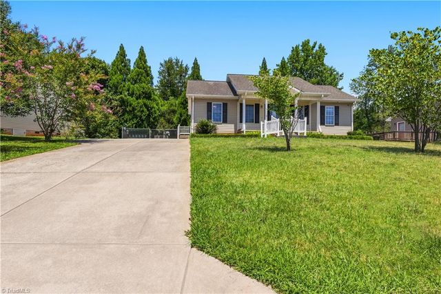 105 McCleskey Drive, Yadkinville, NC 27055
