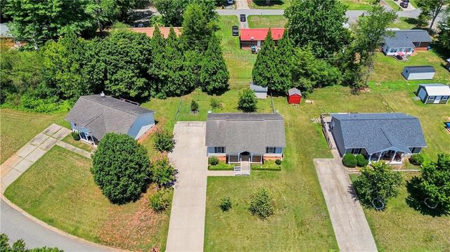 105 McCleskey Drive, Yadkinville, NC 27055